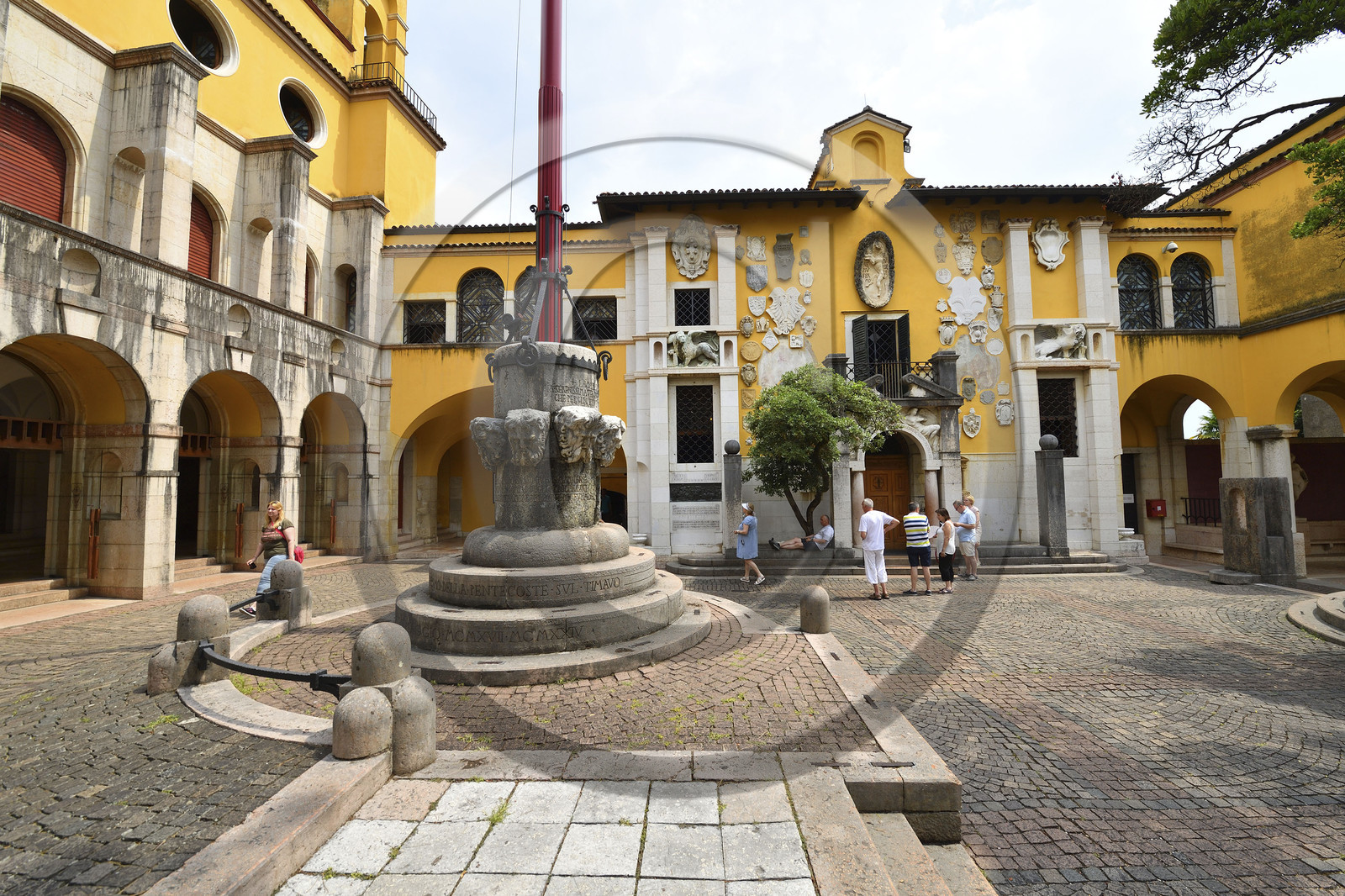 Italie lombardie lac garde gardone riviera