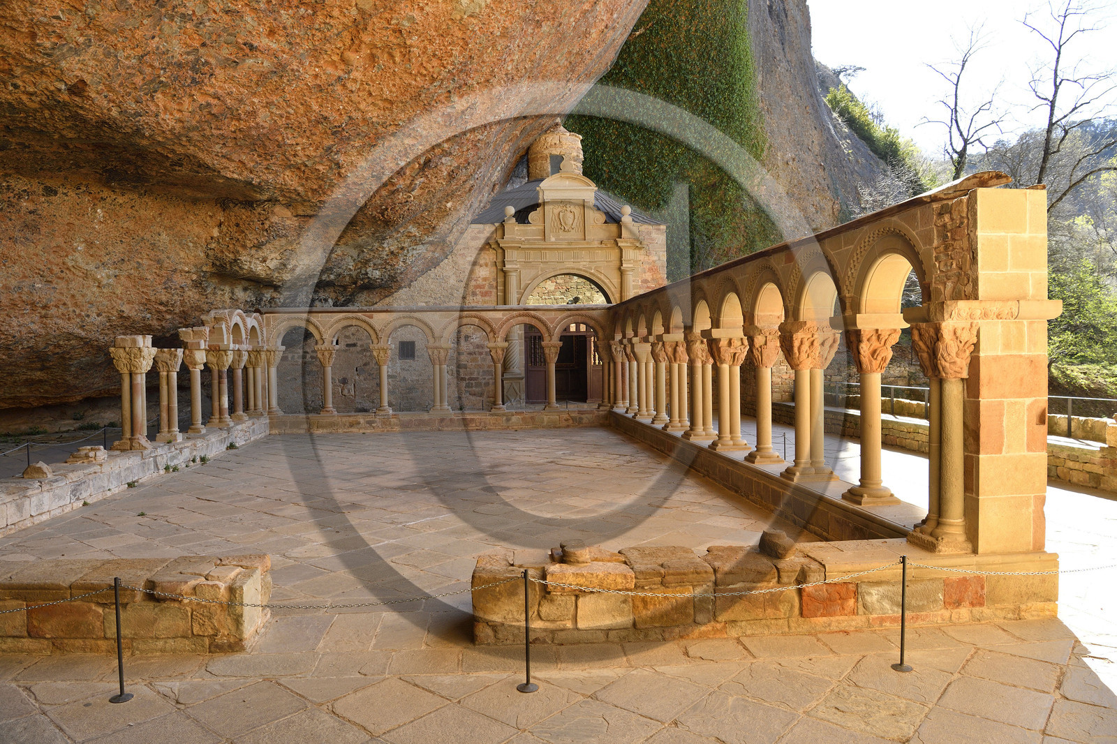 Espagne aragon jaca ermitage rupestre cloitre