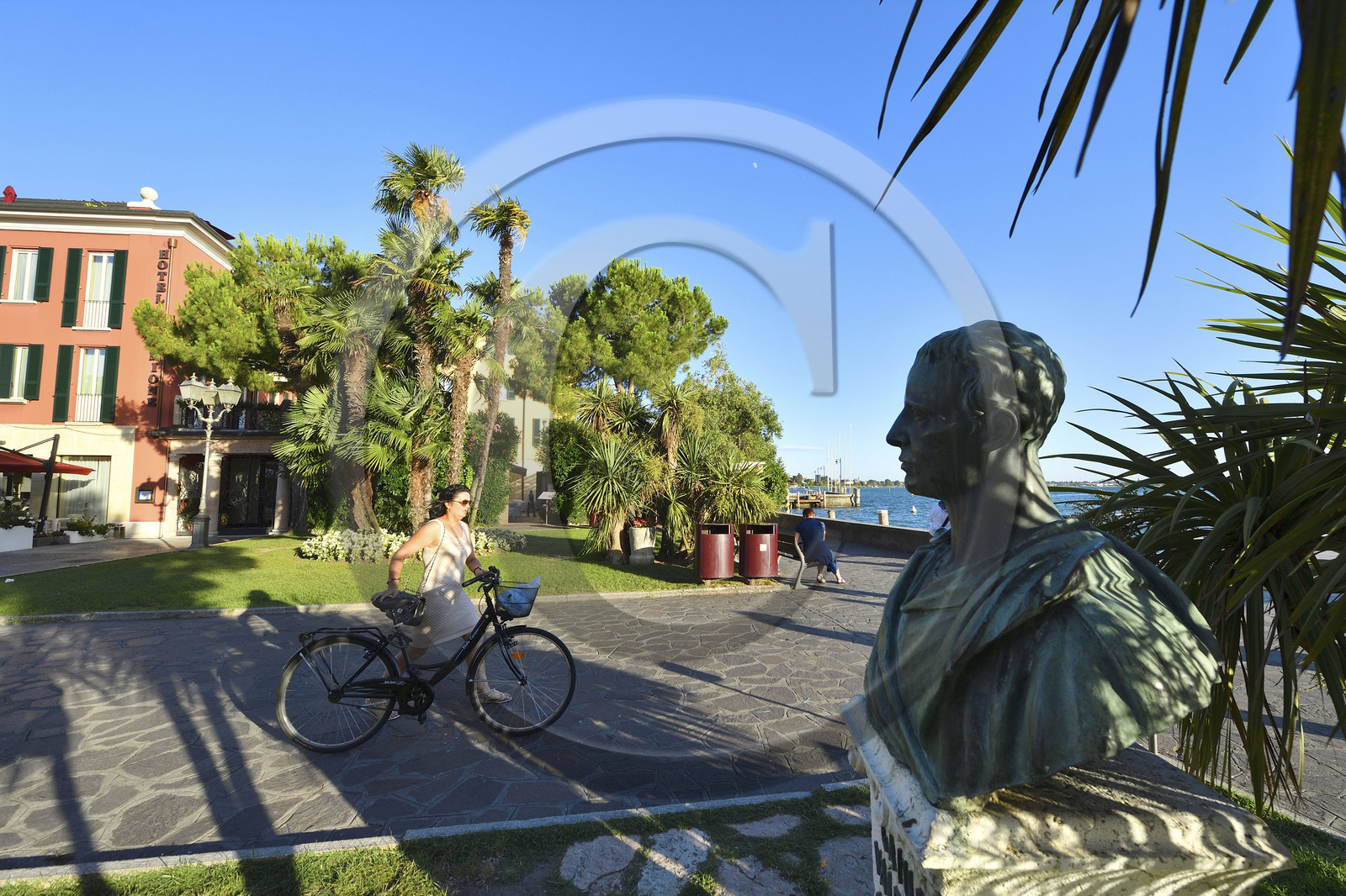Italie lombardie lac garde sirmione piazza