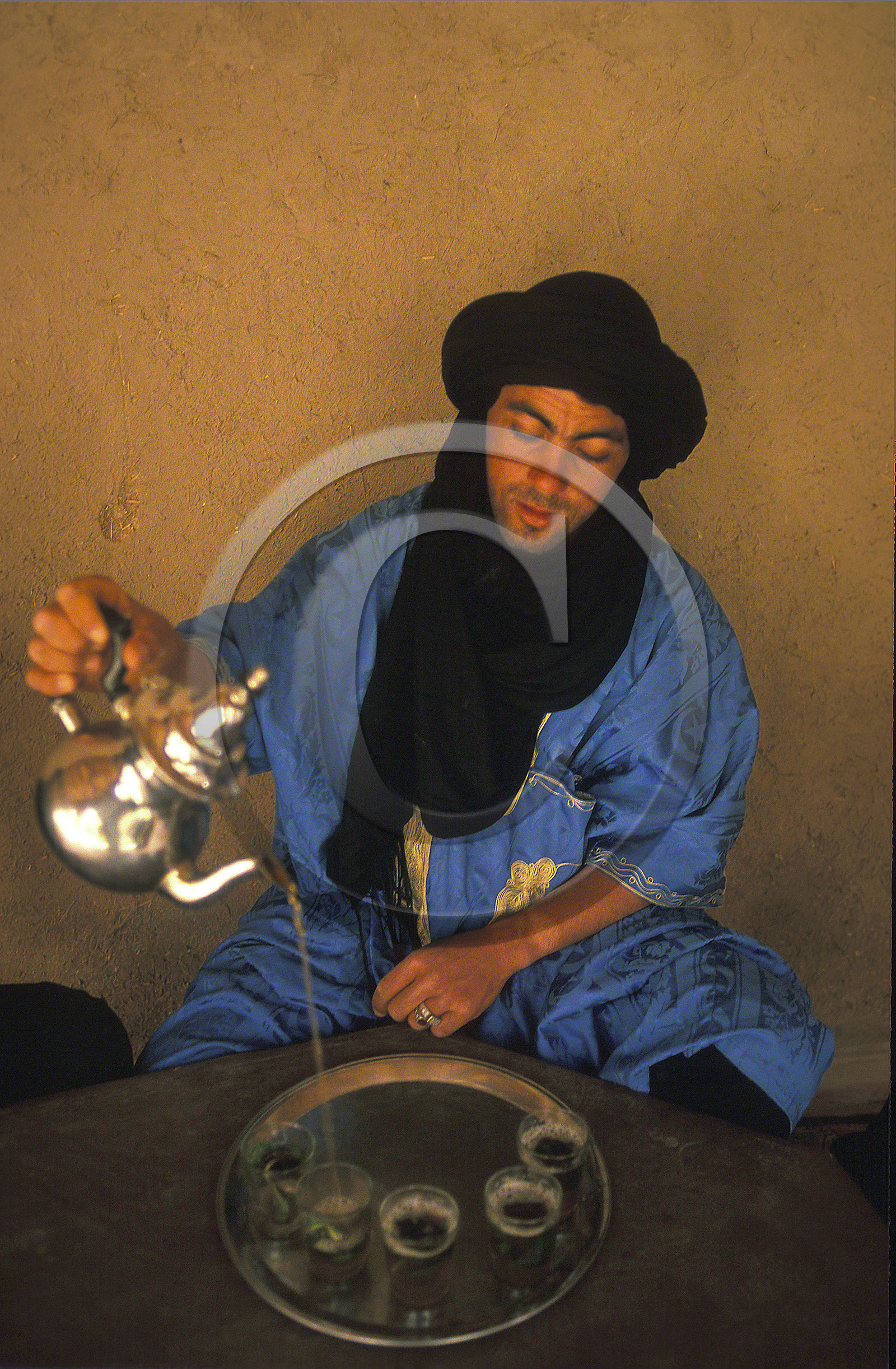 MAROC SUD   MERZOUGA.HOMME BLEU DU DÉSERT.THÉ