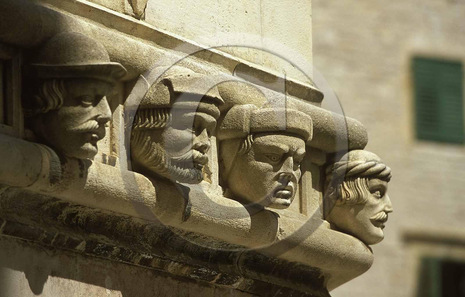 SIBENIK.CATHEDRALE ST JACQUES. TÊTES SCULPÉES SUR LE CHEVET PAR JURAJ. CROATIE