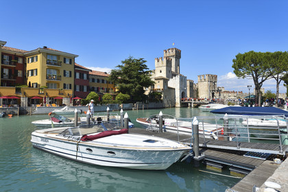 Italie lombardie lac garde sirmione chateau