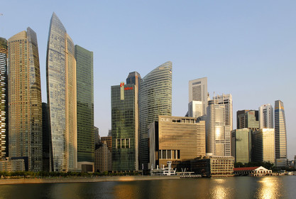 Singapour, batiments du quartier d'affaires vue depuis Marina Bay