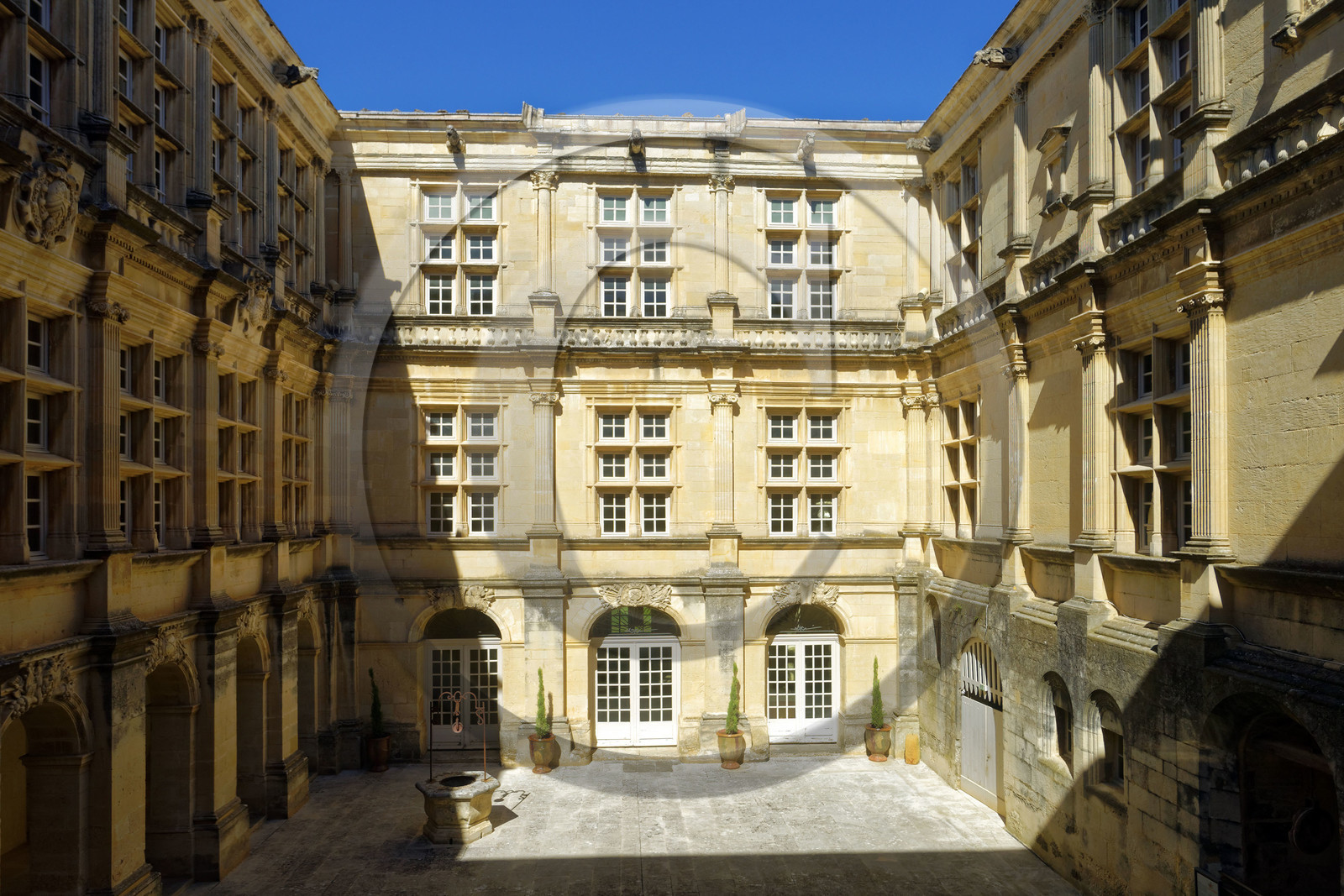 France, Suze la Rousse