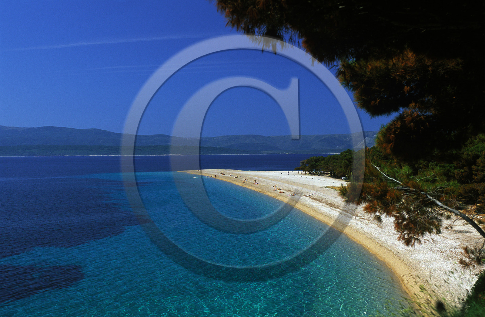 PLAGE DE ZLATNI RAT. ILE DE BRAC. CROATIE