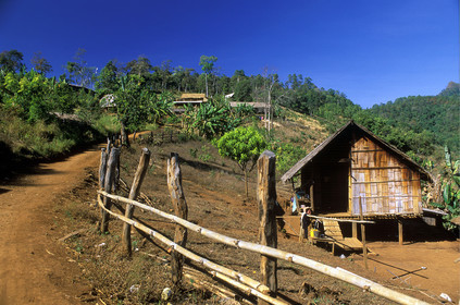THAILANDE   VILLAGE DU NORD.MINORITÉ LAHU ROUGE