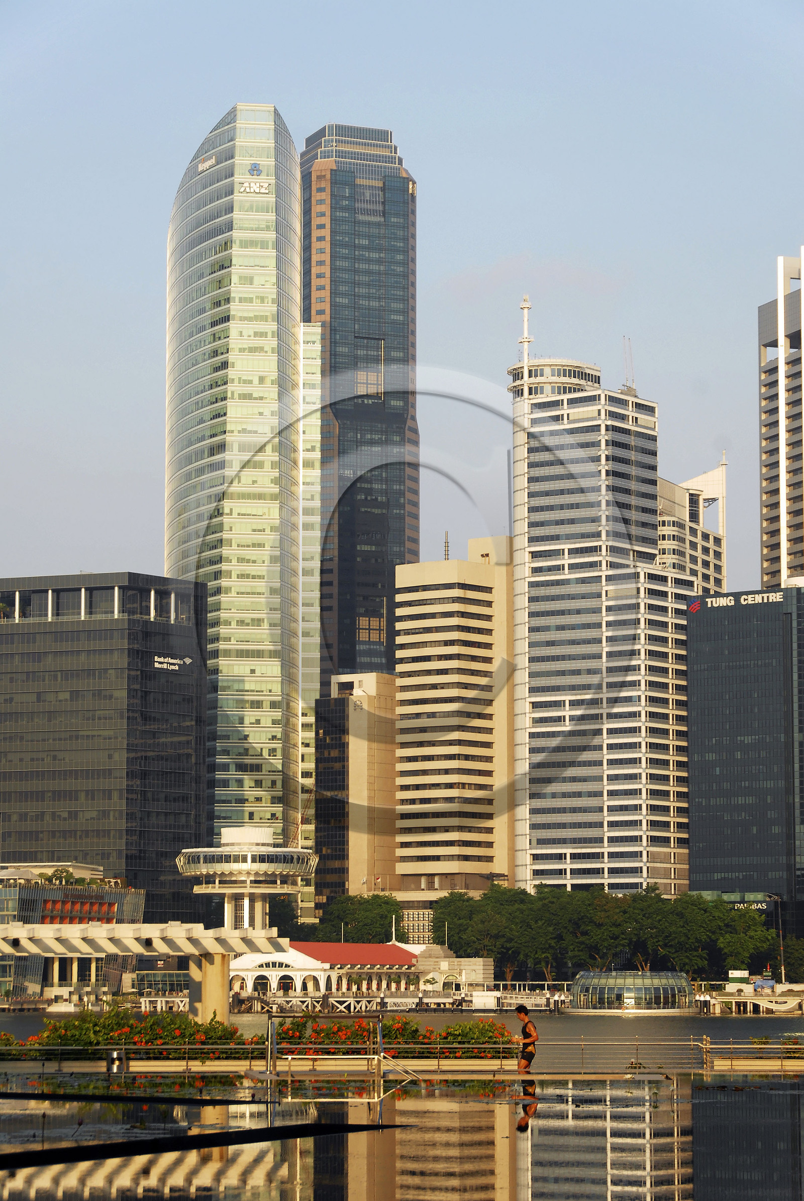 Singapour, batiments du quartier d'affaires vue depuis Marina Bay