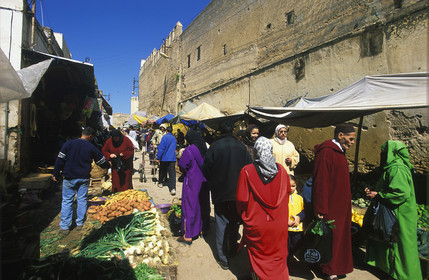 MAROC   FES.LE SOUK + MURAILLE DE LA MÉDINA