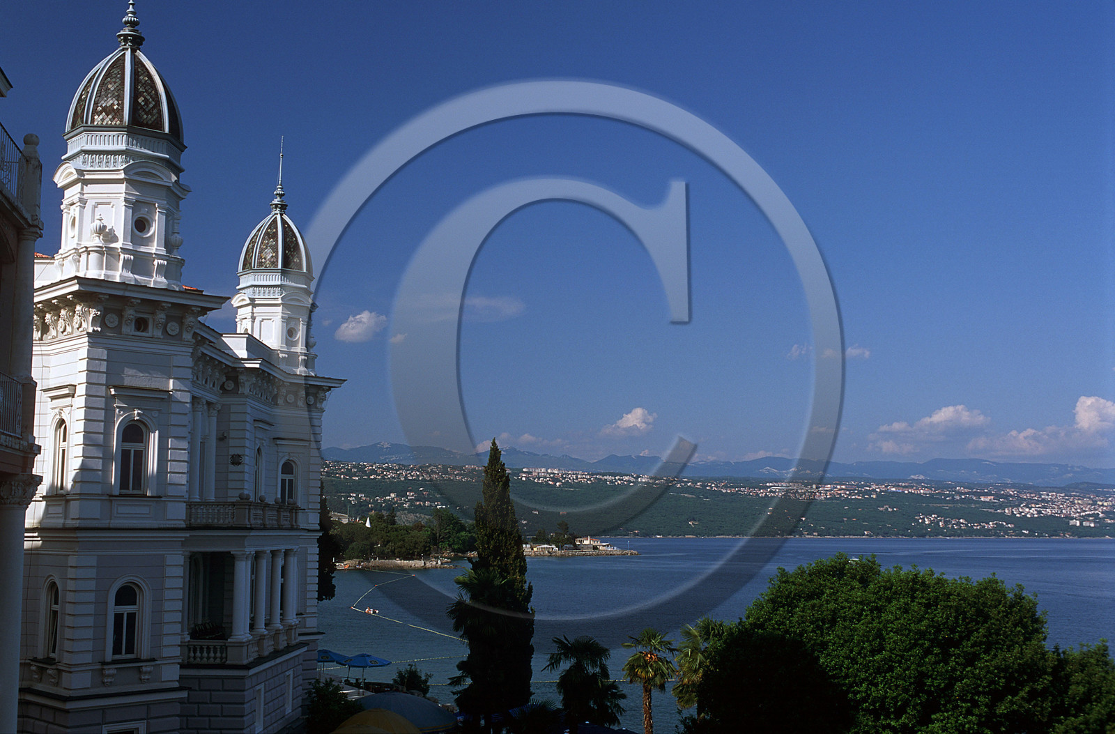 BORD DE MER À OPATIJA. CROATIE