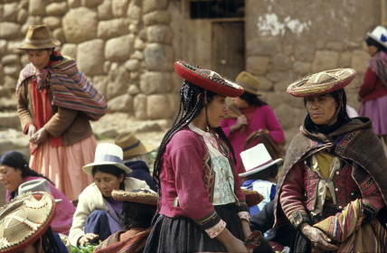 Marché de Chincheros dans les Andes Péruviennes, Pérou
