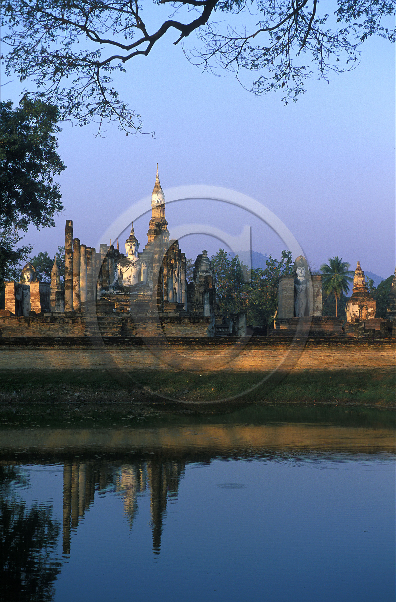 THAILANDE   SUKHOTHAI.TEMPLE DE WAT MAHATHAT