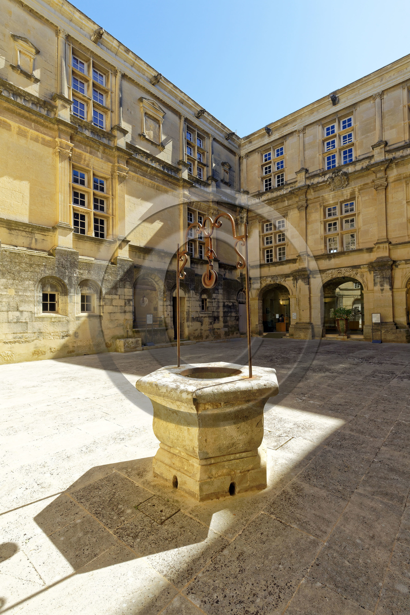 France, Suze la Rousse