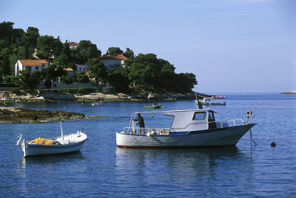 .LE PORT DE LA VILLE ET ILE DE HVAR. CROATIE.