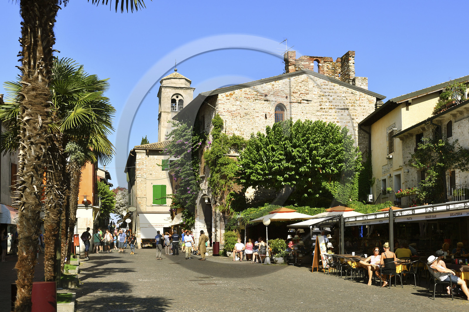 Italie lombardie lac garde sirmione eglise