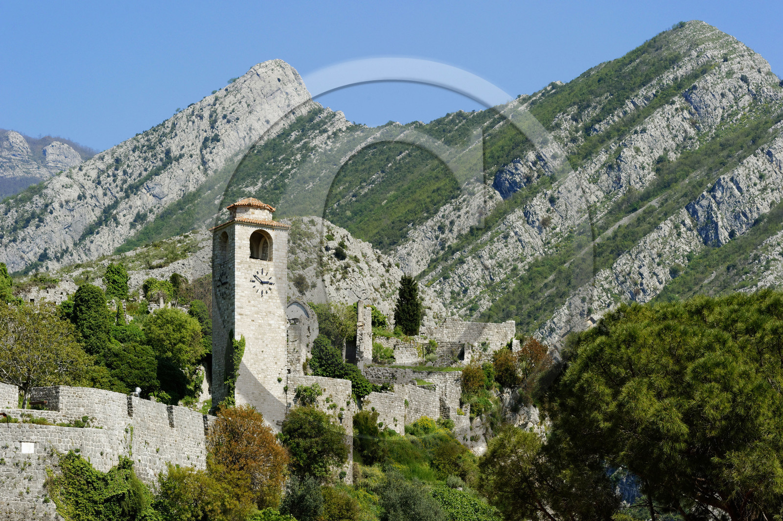 Montenegro, cote adriatique, Bar, site historique de Stari Bar, la tour de l' Horloge