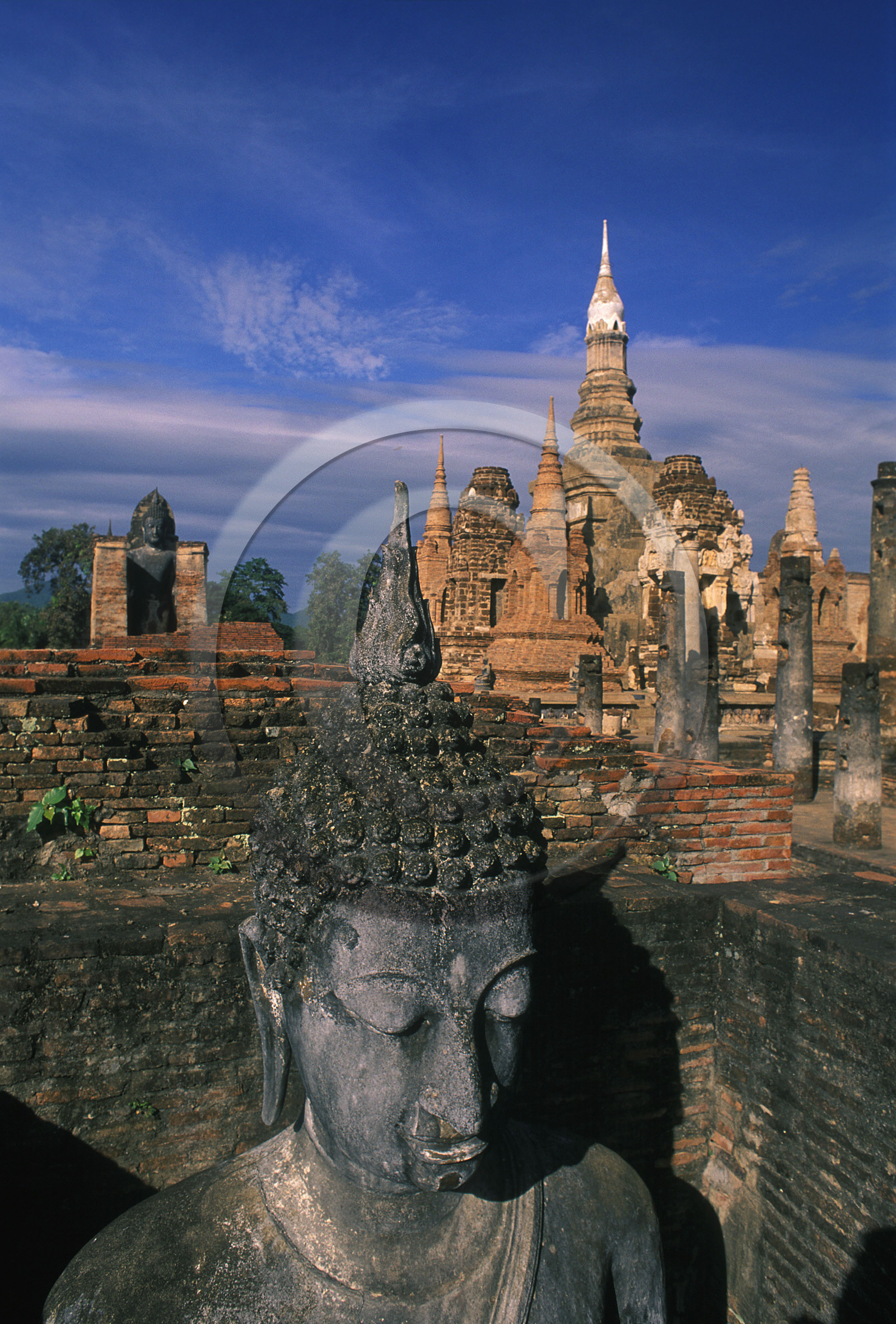 THAILANDE   SUKHOTHAI.TEMPLE DE WAT MAHATHAT