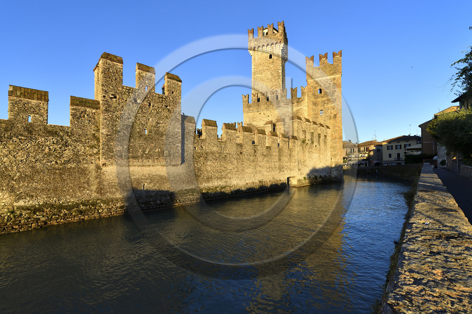 Italie lombardie lac garde sirmione chateau
