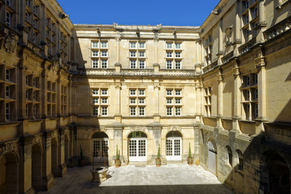 France, Suze la Rousse