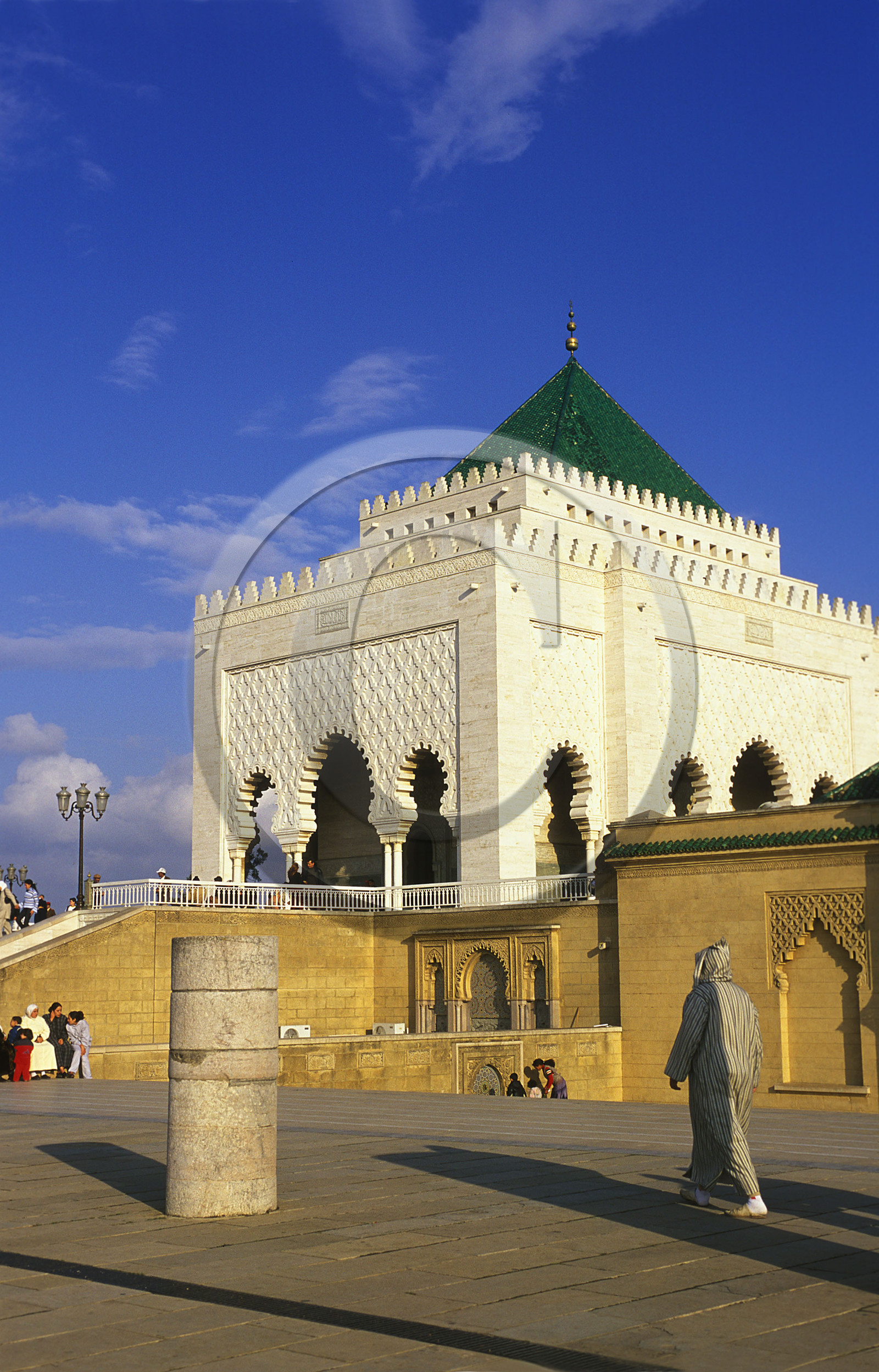 MAROC   RABAT.ESPLANADE DE LA MOSQUÉE YACOUB EL MANSOUR.MAUSOLÉE DE MOHAMED 5
