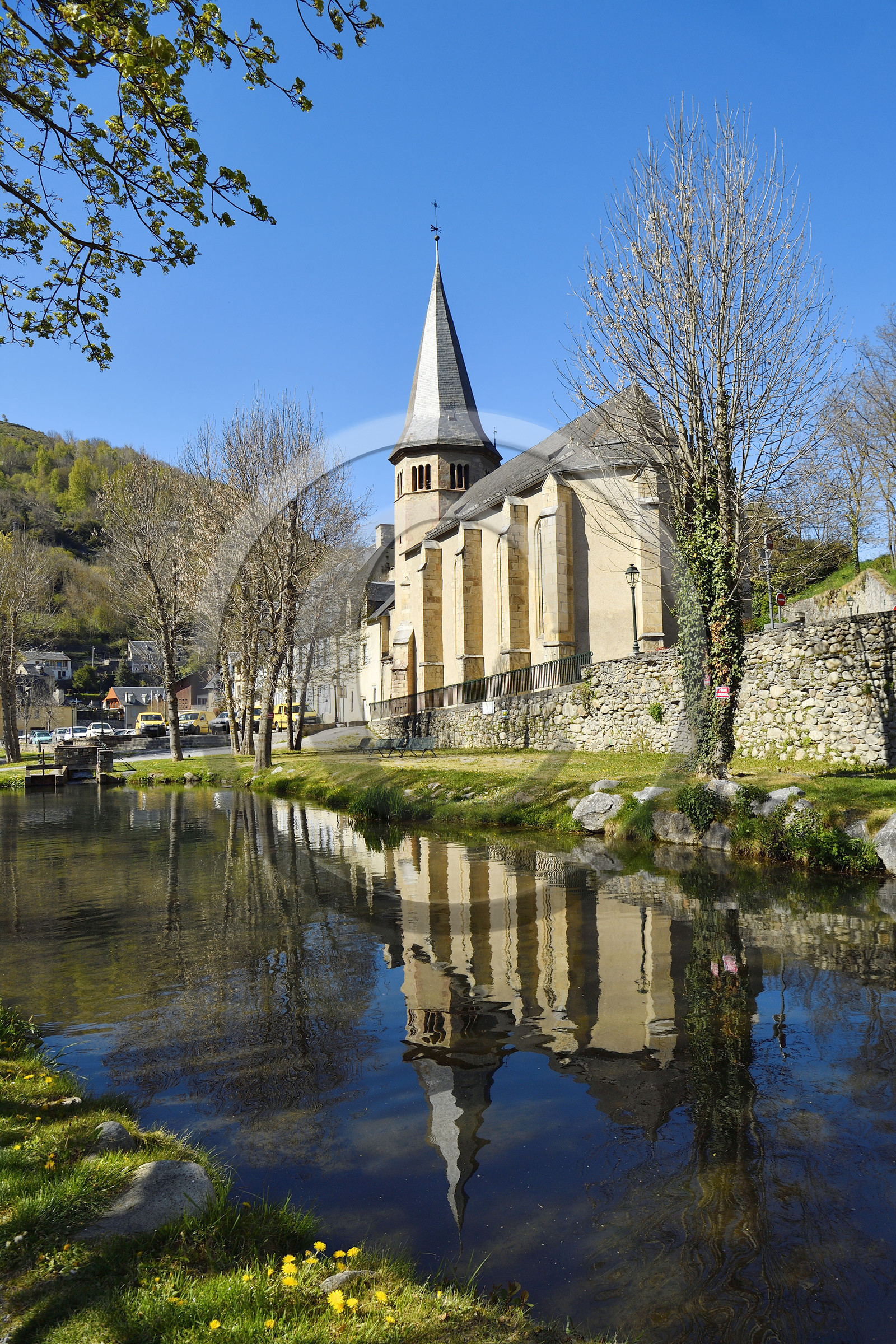France hautes pyrenees vallee louron arreau rives